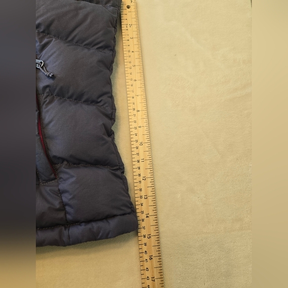 Ladies XL Northface Puffer Vest - Picture 7 of 9